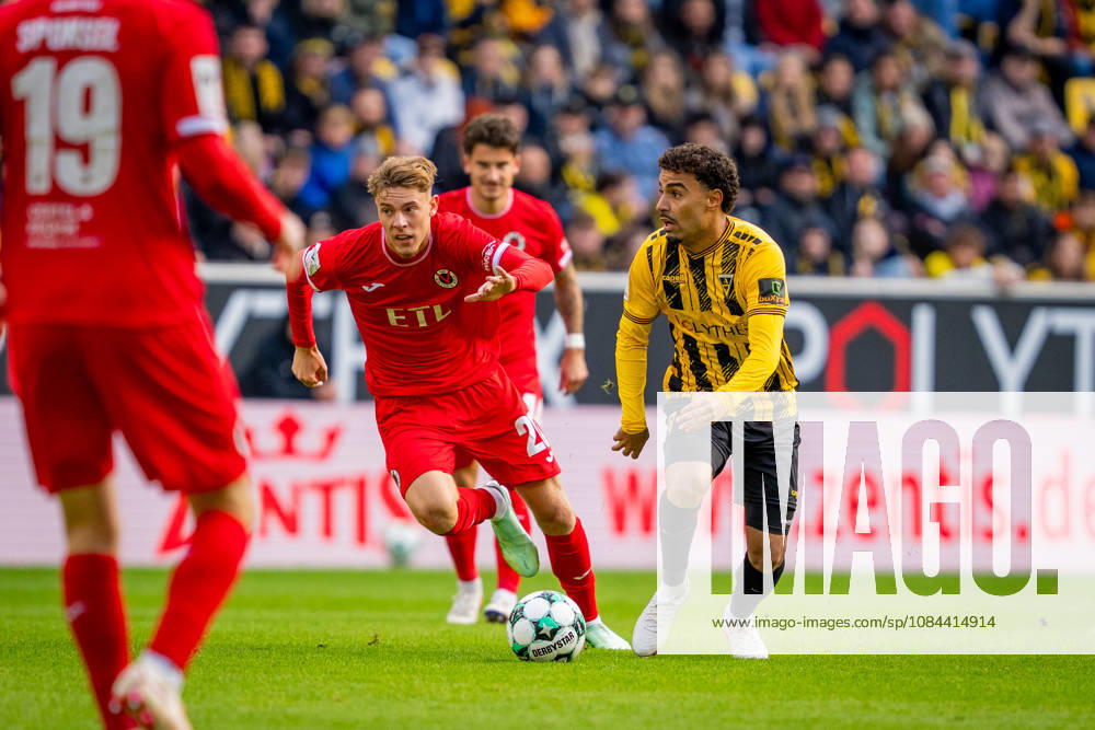Niklas Swider, FC Viktoria Cologne, 20, vs. Mehdi Loune, Alemannia Aachen, 10; TSV Alemannia Aachen vs. FC Viktoria Cologne, soccer, 3rd Division, Matchday 8, 2026–2027 season, October 11, 2026 DFB regulations prohibit any use of photographs as image sequences and or quasi-video TSV Alemannia Aachen vs. FC Viktoria Cologne, soccer, 3. Liga, Matchday 8, 2026–2027 season, October 11, 2026, Aachen