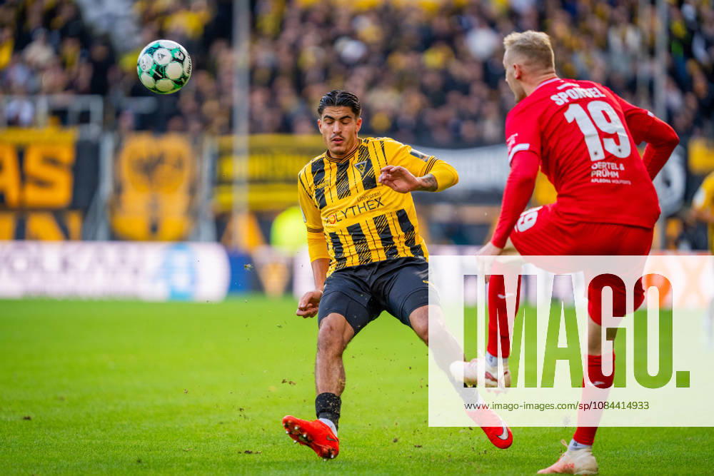 Fabio Torsiello (Alemannia Aachen, 17) vs. Meiko Sponsel (FC Viktoria Cologne, 19) TSV Alemannia Aachen vs. FC Viktoria Cologne, Soccer, 3rd Division, Matchday 8, 2026–2027 Season, October 11, 2026 DFB regulations prohibit any use of photographs as image sequences and or quasi-video TSV Alemannia Aachen vs. FC Viktoria Cologne, soccer, 3rd Division, Matchday 8, 2026–2027 season, October 11, 2026, Aachen