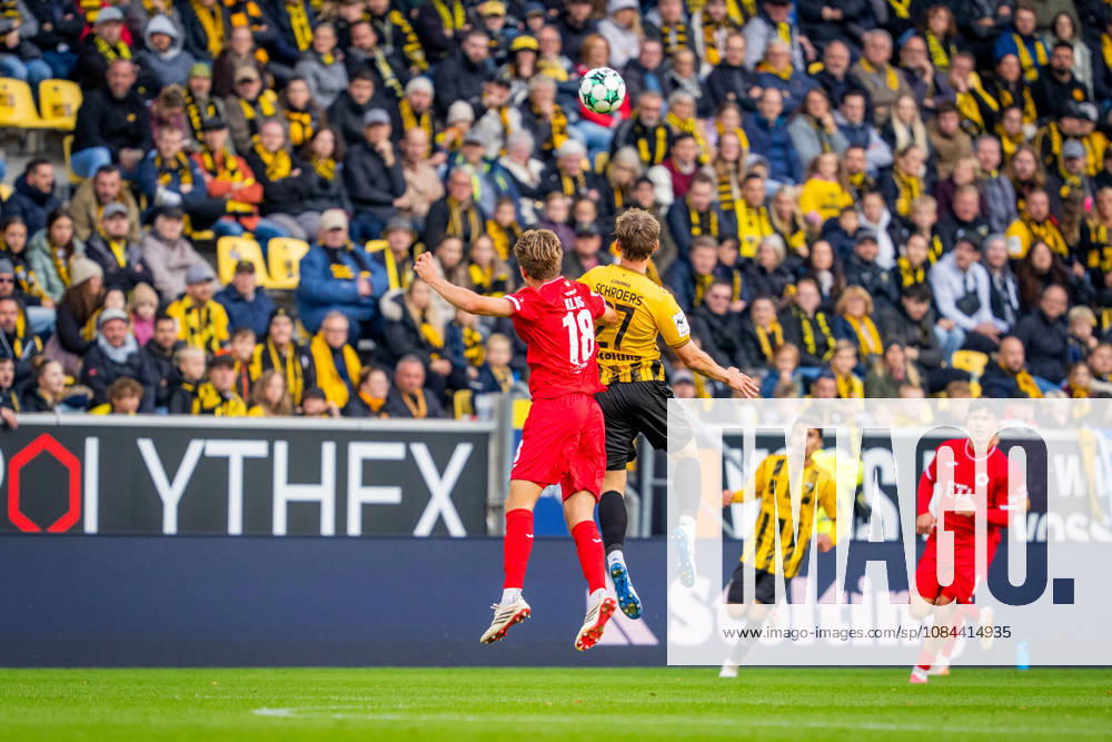 Heading duel between Tim Kloss of FC Viktoria Köln, 18, and Mika Schroers of Alemannia Aachen, 27; TSV Alemannia Aachen vs. FC Viktoria Köln, soccer, 3. Liga, Matchday 8, 2026–2027 season, October 11, 2026 DFB regulations prohibit any use of photographs as image sequences and or quasi-video TSV Alemannia Aachen vs. FC Viktoria Cologne, soccer, 3rd Division, Matchday 8, 2026–2027 season, October 11, 2026, Aachen