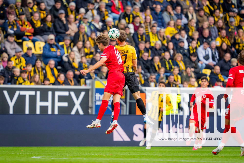 Heading duel between Tim Kloss of FC Viktoria Köln, 18, and Mika Schroers of Alemannia Aachen, 27; TSV Alemannia Aachen vs. FC Viktoria Köln, soccer, 3. Liga, Matchday 8, 2026–2027 season, October 11, 2026 DFB regulations prohibit any use of photographs as image sequences and or quasi-video TSV Alemannia Aachen vs. FC Viktoria Cologne, soccer, 3rd Division, Matchday 8, 2026–2027 season, October 11, 2026, Aachen