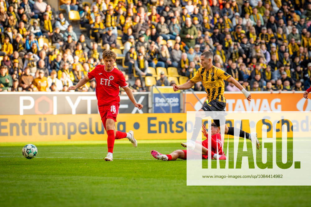 Georg Ermolaev, Alemannia Aachen, 20, and Tim Kloss, FC Viktoria Cologne, 18; TSV Alemannia Aachen vs. FC Viktoria Cologne, soccer, 3rd Division, Matchday 8, 2026–2027 season, October 11, 2026 DFB regulations prohibit any use of photographs as image sequences and or quasi-video TSV Alemannia Aachen vs. FC Viktoria Cologne, soccer, 3rd Division, Matchday 8, 2026–2027 season, October 11, 2026, Aachen