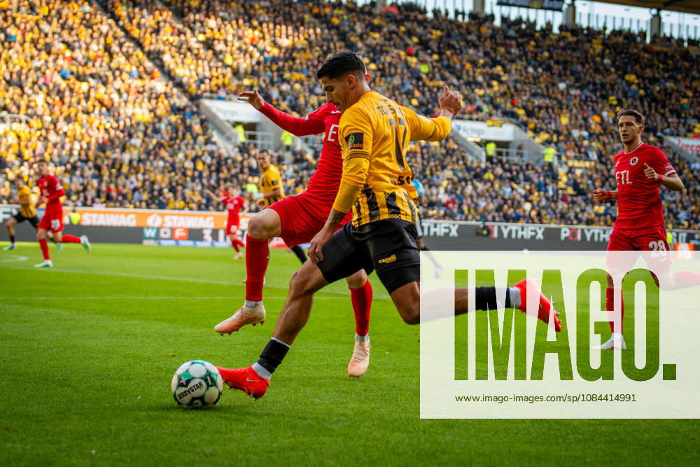 Mehdi Loune, Alemannia Aachen, 10, and Meiko Sponsel, FC Viktoria Cologne, 19; TSV Alemannia Aachen vs. FC Viktoria Cologne, soccer, 3rd Division, Matchday 8, 2026–2027 season, October 11, 2026 DFB regulations prohibit any use of photographs as image sequences and or quasi-video TSV Alemannia Aachen vs. FC Viktoria Cologne, soccer, 3rd Division, Matchday 8, 2026–2027 season, October 11, 2026, Aachen