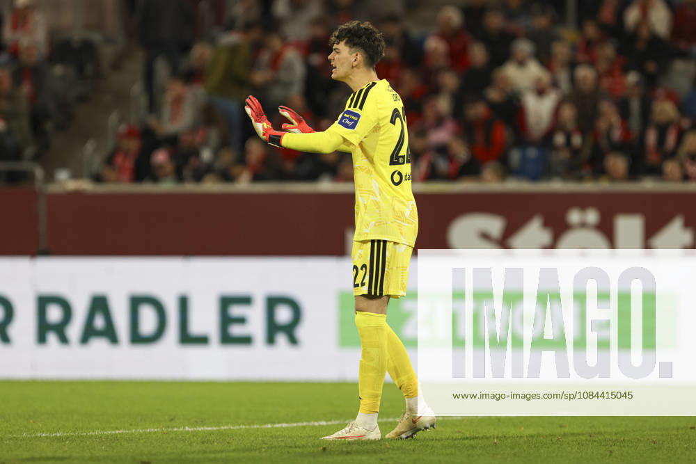 Fortuna Düsseldorf goalkeeper Louis Lord gestures during the 3. Liga match between Fortuna Düsseldorf and SC Verl at the Merkur Spiel Arena on October 11, 2026, in Düsseldorf, Germany. Photo by Oliver Kaelke, DeFodi Images. Goalkeeper Louis Lord of Fortuna Düsseldorf gestures during the 3. Liga match between Fortuna Düsseldorf and SC Verl at Merkur Spiel Arena on October 11, 2026 in Düsseldorf, Germany Photo by Oliver Kaelke DeFodi Images DFB and DFL regulations prohibit any use of photographs as image sequences and or quasi-video Photo by Oliver Kaelke DeFodi Images