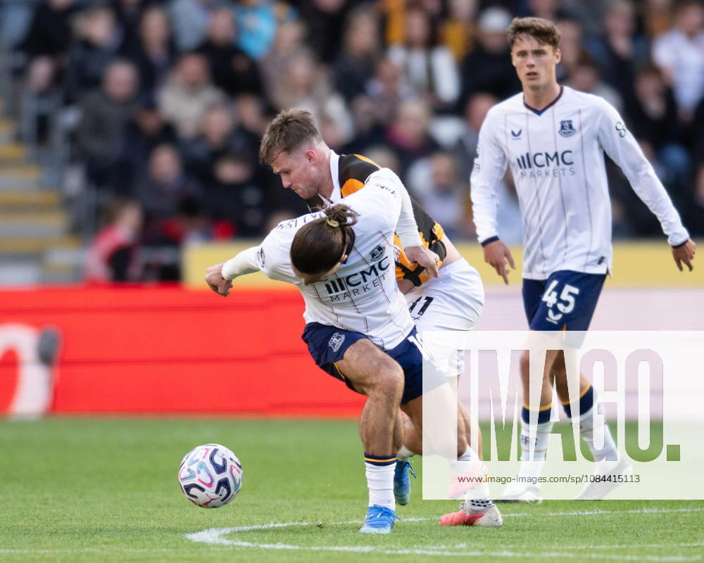Hull City v Everton Premier League Joe Gelhardt of Hull City challenges Jack Grealish of Everton during the Premier League match between Hull City and Everton at the MKM Stadium, Hull. 11 10 2026 UK Newspapers OUT