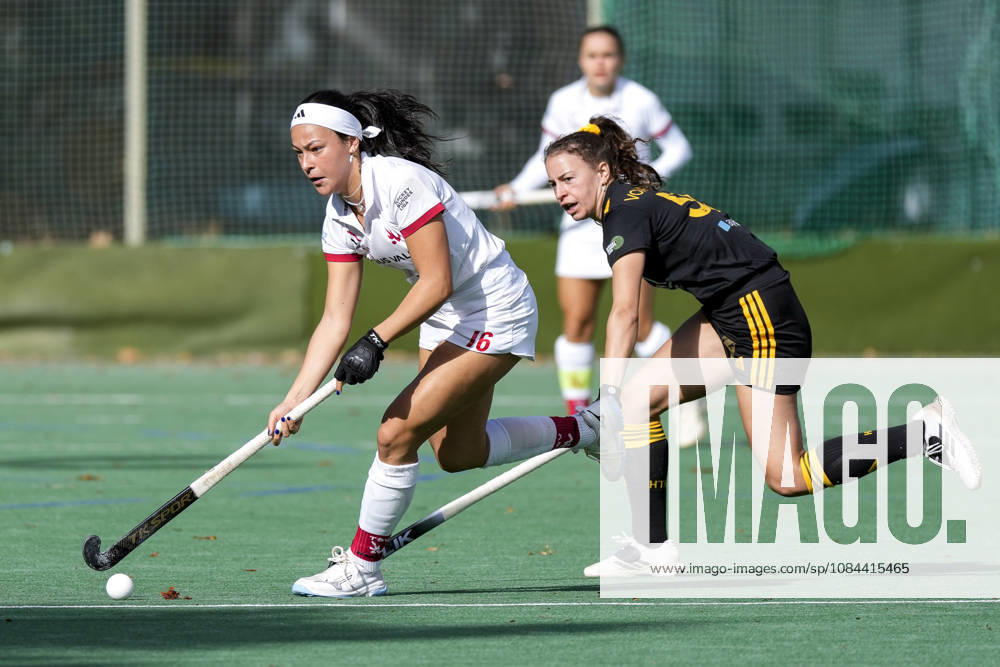 From left: Antonia Landgrebe TSVMH, 16, Isabel von Gersum HTHC, 55, one-on-one, game play, duel, tackle, tackling, dynamics, action, 11 10 2026, Mannheim, Germany, hockey, 1st Bundesliga, women’s, TSV Mannheim Harvestehuder THC