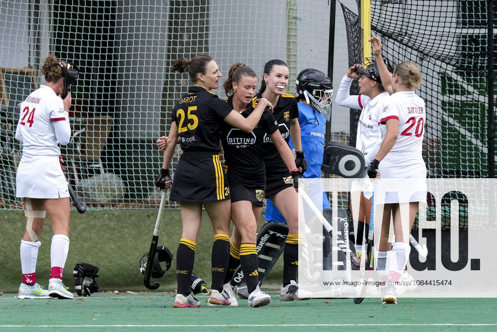 From left: Albane Garot (HTHC), 25; goal scorer Emilia (Landshut HTHC), 5; Romy Riede (HTHC), 22; players from Harvestehuder THC (HTHC) celebrate the goal that tied the score at 1-1, Celebration, goal celebration, scoring a goal, celebrate the goal, goal, celebration, celebrating the goal, joy, happiness, happy, optimistic, positive, game scene, highlight, action, 11 10 2026, Mannheim, Germany, hockey, 1st Bundesliga, women’s, TSV Mannheim Harvestehuder THC