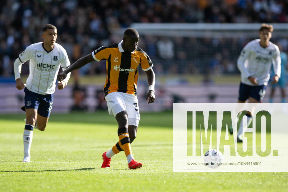 Hull City v Everton Premier League Nobel Mendy of Hull City during the Premier League match between Hull City and Everton at the MKM Stadium, Hull. 11 10 2026 UK Newspapers OUT