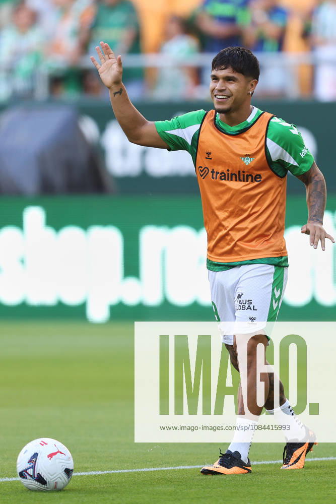 Real Betis and CA Osasuna - LaLiga EA Sports SEVILLA, SPAIN - OCTOBER 11: Cucho Hernandez of Real Betis warms up prior the LaLiga EA Sports 2026 27 match between Real Betis and CA Osasuna at La Cartuja Stadium on October 11, 2026 in Sevilla, Spain. (Photo by Rafael Roman Photo Players Images Magara Press) Sevilla La Cartuja Stadium Spain