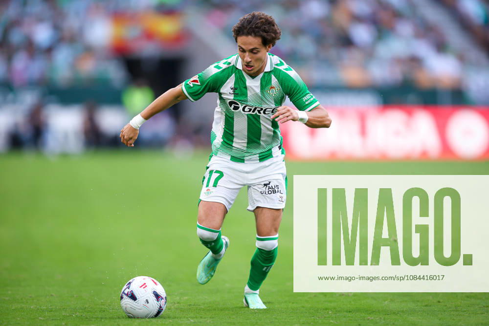 Real Betis and CA Osasuna - LaLiga EA Sports SEVILLA, SPAIN - OCTOBER 11: Rodrigo Riquelme Toro of Real Betis runs with the ball during the LaLiga EA Sports 2026 27 match between Real Betis and CA Osasuna at La Cartuja Stadium on October 11, 2026 in Sevilla, Spain. (Photo by Rafael Roman Photo Players Images Magara Press) Sevilla La Cartuja Stadium Spain