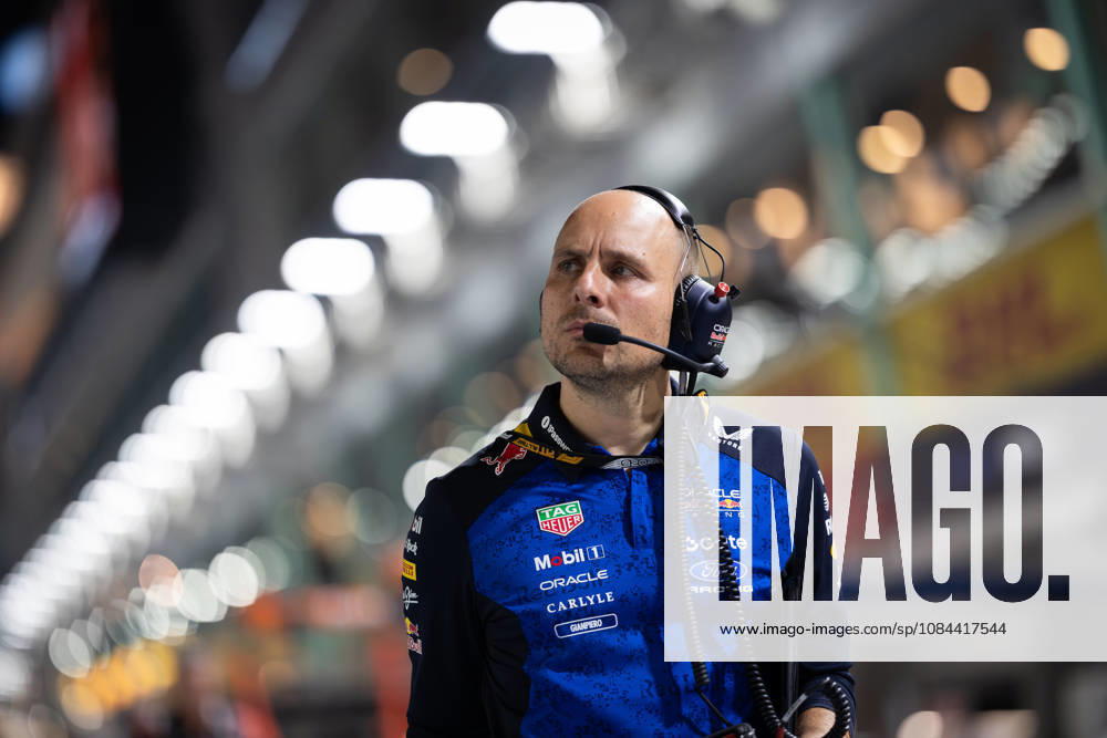 F1 - SINGAPORE GRAND PRIX 2026 LAMBIASE Gianpiero, Head of Race Engineering at Red Bull Racing, portrait, grid during the 2026 Formula 1 Singapore Grand Prix, 17th round of the 2026 Formula One World Championship, WM, Weltmeisterschaft from October 9 to 11, 2026 on the Marina Bay Street Circuit, in Singapore, Singapore - SingaporeSingapore