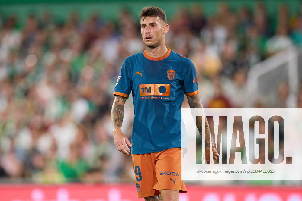 Dani Raba of Valencia CF looks on during the LaLiga EA Sports match between Real Racing Club de Santander and Valencia CF at Campos de de El Sardinero on October 11, 2026, in Santander, Spain. Real Racing Club De Santander V Valencia CF - LaLiga EA Sports - ZUMAa181 20261011_zaa_a181_368