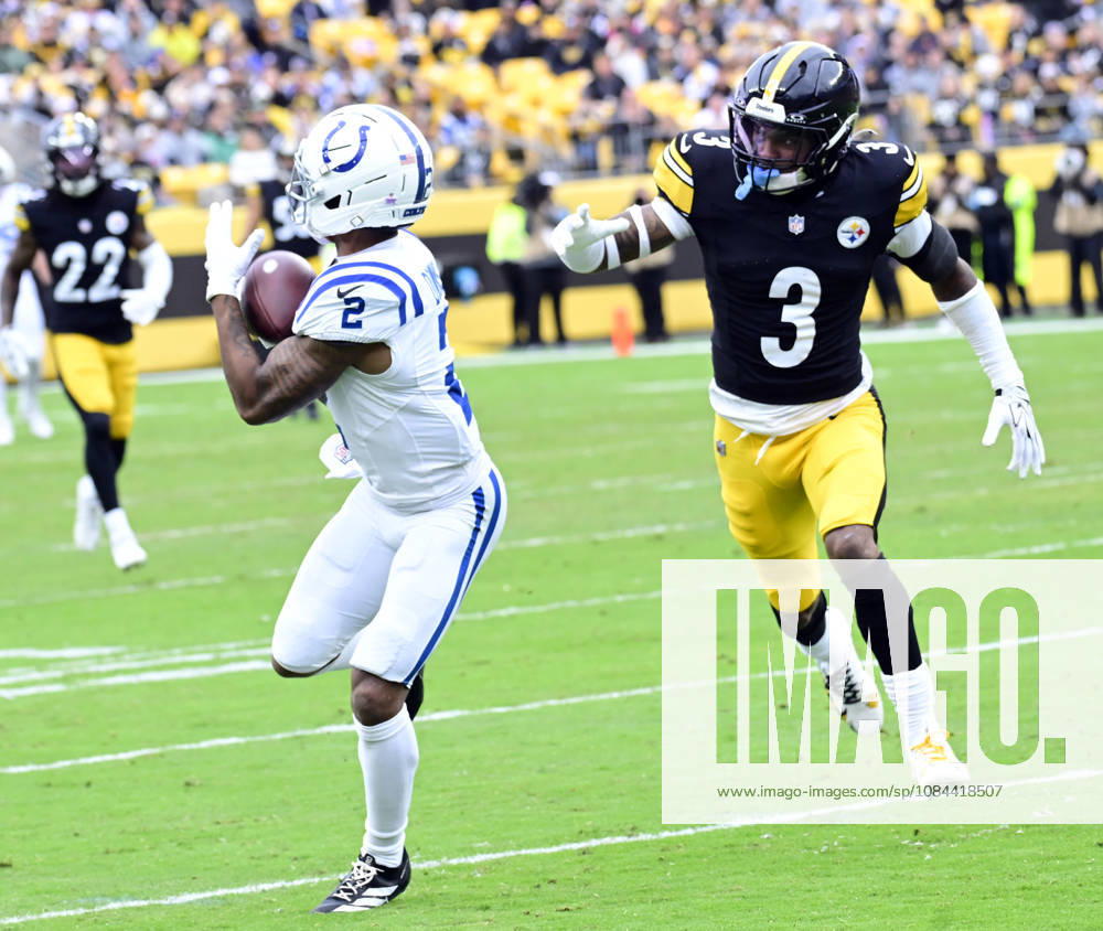Indianapolis Colts wide receiver Josh Downs (2) pulls in a 42 yard pass with Pittsburgh Steelers safety Jaquan Brisker (3) in coverage during the second quarter at Acrisure Stadium on Sunday, October 11, 2026 in Pittsburgh. PIT2026101111 ARCHIExCARPENTER