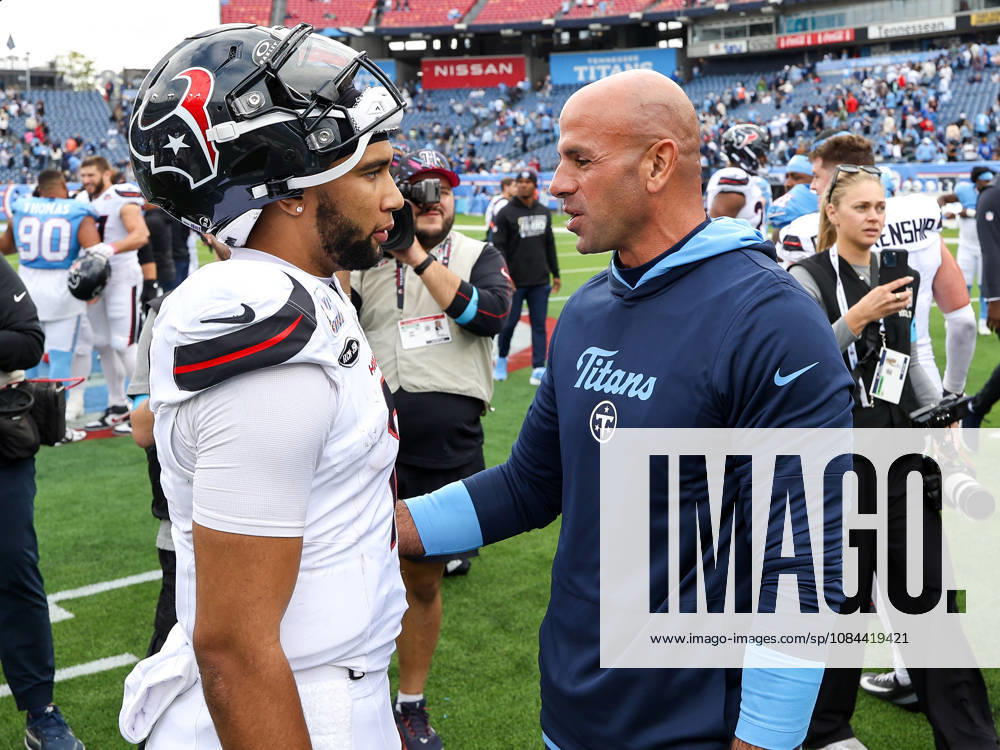 Oct 11, 2026; Nashville, TN, USA; Tennessee Titans head coach Robert Saleh talks with Houston Texans quarterback C.J. Stroud (7) on the field following the NFL, American Football Herren, USA regular season game between the Houston Texans and Tennessee Titans at Nissan Stadium. Mandatory Credit: -Cal Media NFL 2026: Texans Vs Titans OCT 11 - ZUMAc04_ 20261011_zma_c04_075