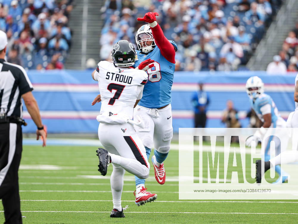 Oct 11, 2026; Nashville, TN, USA; Tennessee Titans defensive tackle Jeffery Simmons (98) pressures Houston Texans quarterback C.J. Stroud (7) during the NFL, American Football Herren, USA regular season game between the Houston Texans and Tennessee Titans at Nissan Stadium. Mandatory Credit: -Cal Media Nashville USA - ZUMAc04_ 20261011_zma_c04_073