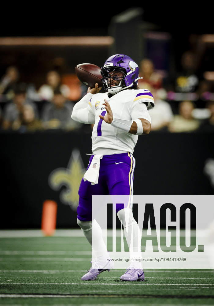 NEW ORLEANS, LA - OCTOBER 11: Kyler Murray 1 of the Minnesota Vikings throws a pass against the New Orleans Saints during the first half of a game at Caesars Superdome on October 11, 2026, in New Orleans, Louisiana. (Photo by Derick Hingle Icon Sportswire) NFL, American Football Herren, USA OCT 11 Vikings at Saints Icon126261011005