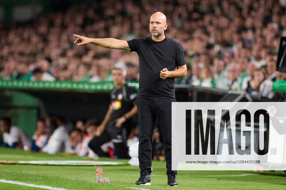 Jose Alberto Lopez head coach of Real Racing Club de Santander reacts during the LaLiga EA Sports match between Real Racing Club de Santander and Valencia CF at Campos de de El Sardinero on October 11, 2026, in Santander, Spain. Santander Spain - ZUMAa181 20261011_zaa_a181_378