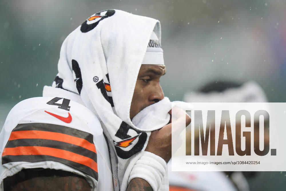 Oct 11, 2026; East Rutherford, NJ, USA; Cleveland Browns quarterback Deshaun Watson (4) reacts as he walks off the fierld following an NFL, American Football Herren, USA game at MetLife Stadium. Mandatory Credit: -Cal Media East Rutherford USA - ZUMAc04_ 20261011_zma_c04_092