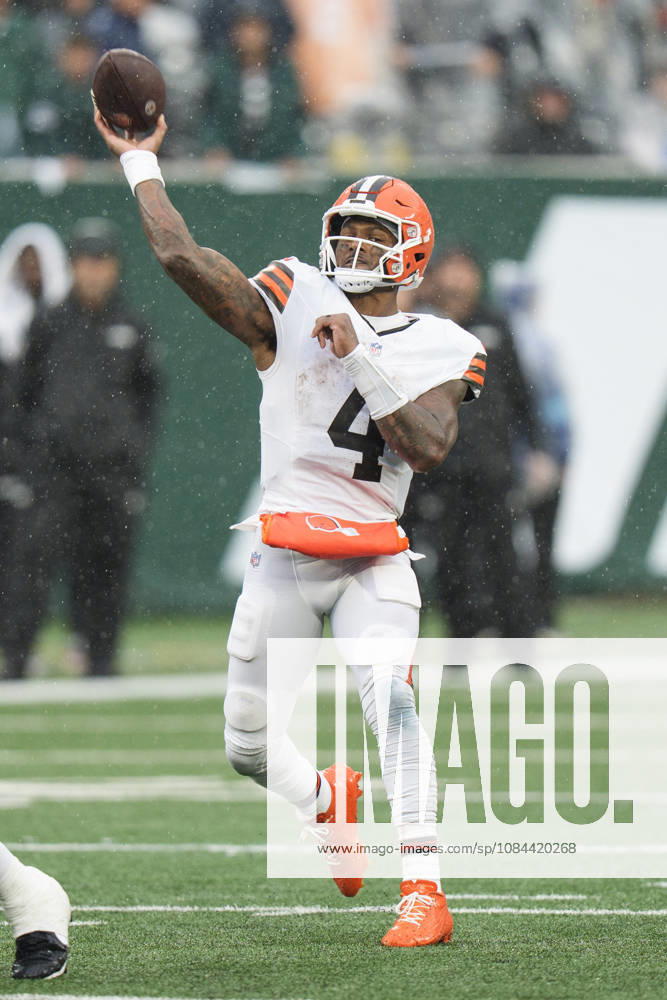 Oct 11, 2026; East Rutherford, NJ, USA; Cleveland Browns quarterback Deshaun Watson (4) throws a touchdown pass during an NFL, American Football Herren, USA game against the New York Jets at MetLife Stadium. Mandatory Credit: -Cal Media East Rutherford USA - ZUMAc04_ 20261011_zma_c04_087