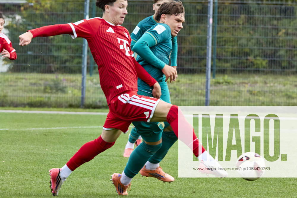 B Juniors Bundesliga DFB Youth League, FC Bayern Munich U17 vs. FC Augsburg U17, Munich FC Bayern, Munich FC Bayern U17, Augsburg FC, Augsburg FC U17, October 11, 2026, at the FC Bayern Campus in Munich. Goal: Munich FC Bayern 1–0. KRASNIQI Florent, FC Bayern Munich U17, right winger, No. 9, FCB9, HARTMANN Mika, FC Augsburg U17, Defender, No. 8, FCA8; MATZ Maximilian, FC Augsburg U17, Center Back, No. 5, FCA5; Sportworld, Munich, FC Bayern Campus, Bayern, Germany