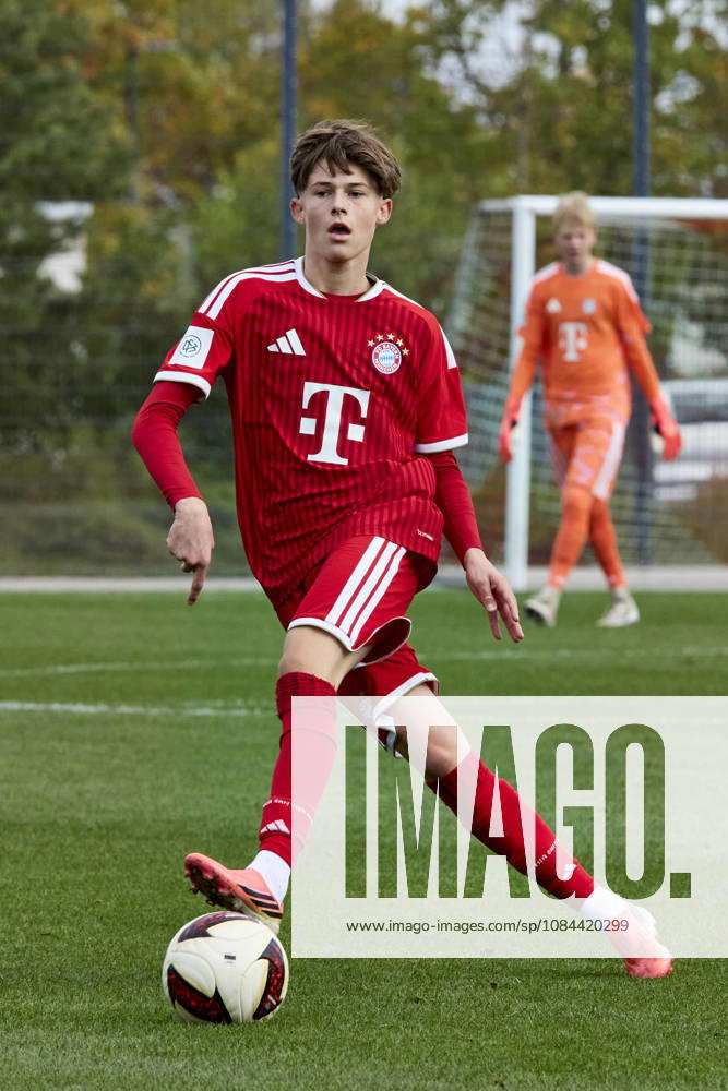 B-Junior Bundesliga DFB Youth League, FC Bayern Munich U17 vs. FC Augsburg U17, Munich FC Bayern, Munich FC Bayern U17, Augsburg FC, Augsburg FC U17, October 11, 2026, at the FC Bayern Campus in Munich; HERBER Niklas, FC Bayern Munich U17, right back, No. 2, FCB2, sportworld, FC Bayern Campus, Munich, Bavaria, Germany