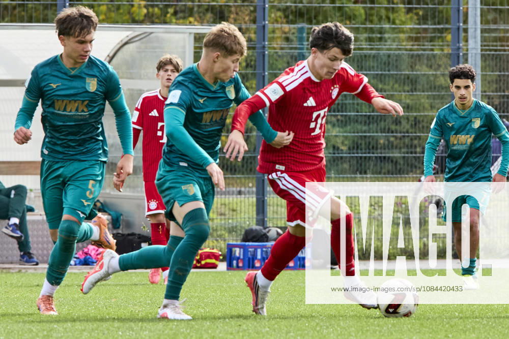 B-Junior Bundesliga DFB Youth League, FC Bayern Munich U17 vs. FC Augsburg U17, Munich FC Bayern, Munich FC Bayern U17, Augsburg FC, Augsburg FC U17, October 11, 2026, at FC Bayern Campus in Munich; KRASNIQI Florent, FC Bayern Munich U17, right winger, No. 9, FCB9; HUBER Fynn, FC Augsburg U17, center back, No. 2, FCA2; sportworld, FC Bayern Campus, Munich, Bayern, Germany