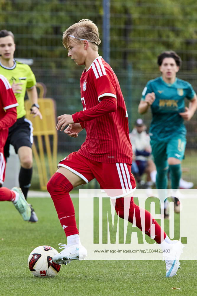 B-Junior Bundesliga DFB Youth League, FC Bayern Munich U17 vs. FC Augsburg U17, Munich FC Bayern, Munich FC Bayern U17, Augsburg FC, Augsburg FC U17, October 11, 2026, at the FC Bayern Campus in Munich; MAHR Maximilian, FC Bayern Munich U17, Central Midfielder No. 14, FCB14, sportworld, Munich FC Bayern Campus, Bavaria, Germany