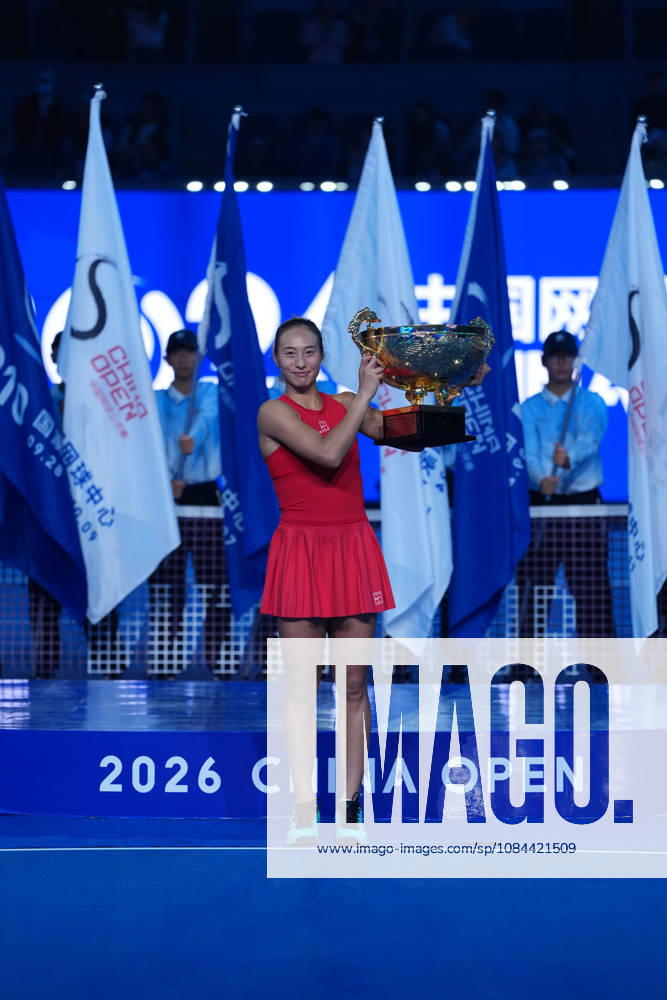 (261011) -- BEIJING, Oct. 11, 2026 -- Zheng Qinwen poses with the trophy during the awarding ceremony after the women s singles final between Zheng Qinwen of China and Mirra Andreeva of Russia at 2026 China Open tennis tournament in Beijing, China, Oct. 11, 2026. ) (SP)CHINA-BEIJING-TENNIS-CHINA OPEN-WOMEN S SINGLES-FINAL (CN) SunxFei