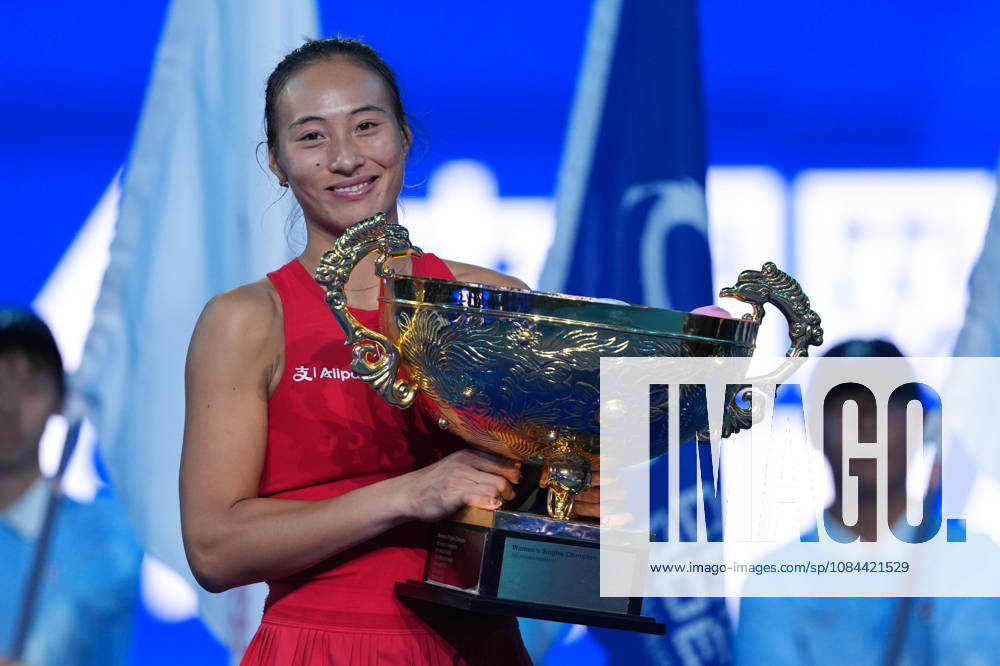 (261011) -- BEIJING, Oct. 11, 2026 -- Zheng Qinwen poses with the trophy during the awarding ceremony after the women s singles final between Zheng Qinwen of China and Mirra Andreeva of Russia at 2026 China Open tennis tournament in Beijing, China, Oct. 11, 2026. ) (SP)CHINA-BEIJING-TENNIS-CHINA OPEN-WOMEN S SINGLES-FINAL (CN) SunxFei