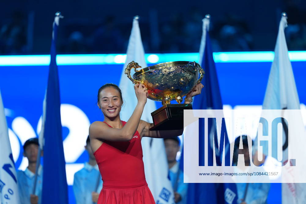 (261011) -- BEIJING, Oct. 11, 2026 -- Zheng Qinwen poses with the trophy during the awarding ceremony after the women s singles final between Zheng Qinwen of China and Mirra Andreeva of Russia at 2026 China Open tennis tournament in Beijing, China, Oct. 11, 2026. ) (SP)CHINA-BEIJING-TENNIS-CHINA OPEN-WOMEN S SINGLES-FINAL (CN) SunxFei