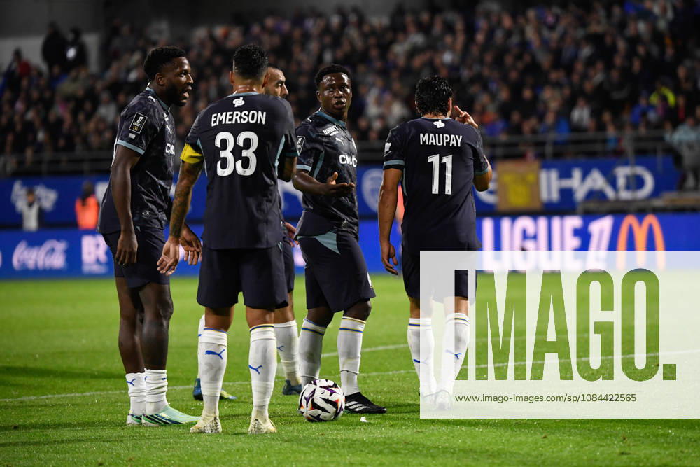 ESTAC Troyes v Olympique de Marseille - Ligue 1 McDonald s 2026 2027 Emerson PALMIERI of Olympique de Marseille , Neal MAUPAY of Olympique de Marseille and Faris MOUMBAGNA of Marseille , indirect free kick during Ligue 1 McDonald s match between Troyes and Marseille at Stade de l Aube on October 11, 2026 in Troyes, France. Troyes France