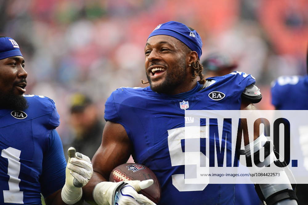 LANDOVER, MD - OCTOBER 11: Giants rush lnebacker Kayvon Thibodeaux (5) smiles as he walks off the field during the New York Giants versus Washington Commanders National Football League game at Northwest Stadium on October 11, 2026 in Landover, MD. (Photo by Randy Litzinger Icon Sportswire) NFL, American Football Herren, USA OCT 11 Giants at Commanders Icon9662610111797