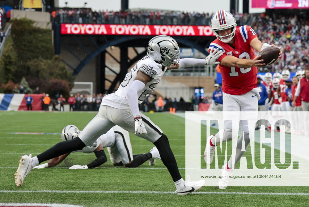 FOXBOROUGH, MA - OCTOBER 11: Drake Maye 10 of the New England Patriots scores during a game between the New England Patriots and the Las Vegas Raiders on October 11, 2026, at Gillette Stadium in Foxborough, Massachusetts. (Photo by Fred Kfoury III Icon Sportswire) NFL, American Football Herren, USA OCT 11 Raiders at Patriots Icon482261011038