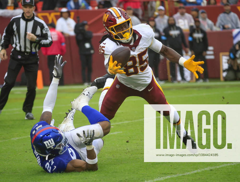 Washington Commanders TE 85 Chigoziem Okonkwo is unable to come down with a one handed grab during the Washington Commanders game against the New York Giants at Northwest Stadium in Landover, MD. CSM Landover United States of America - ZUMAc04_ 20261011_zma_c04_108