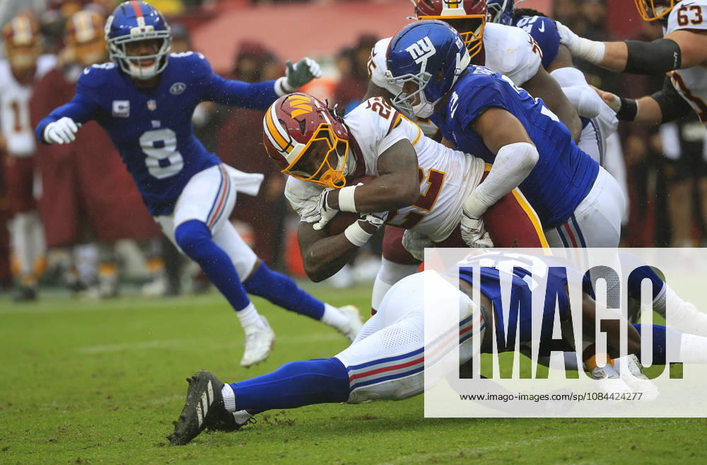 Washington Commanders RB 22 Jacory Croskey-Merritt is tackled by New York Giants CB 2 Deonte Banks during the Washington Commanders game against the New York Giants at Northwest Stadium in Landover, MD. CSM NFL, American Football Herren, USA 2026: Washington Commanders Vs New York Giants OCT 11 - ZUMAc04_ 20261011_zma_c04_117