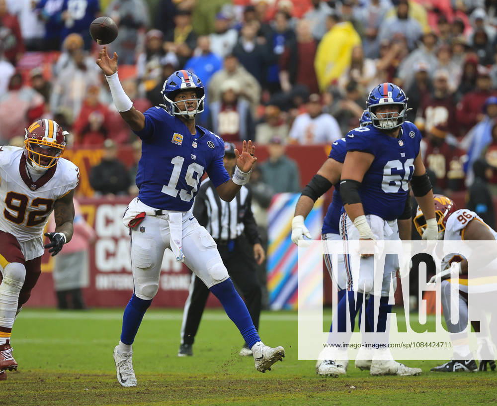 NFL, American Football Herren, USA 2026: Washington Commanders Vs New York Giants OCT 11 October 11, 2026: New York Giants QB 19 Jameis Winston pass the football during the Washington Commanders game against the New York Giants at Northwest Stadium in Landover, MD. Justin Cooper CSM (Credit Image: Â Justin Cooper Cal Media) Landover Md United States of America