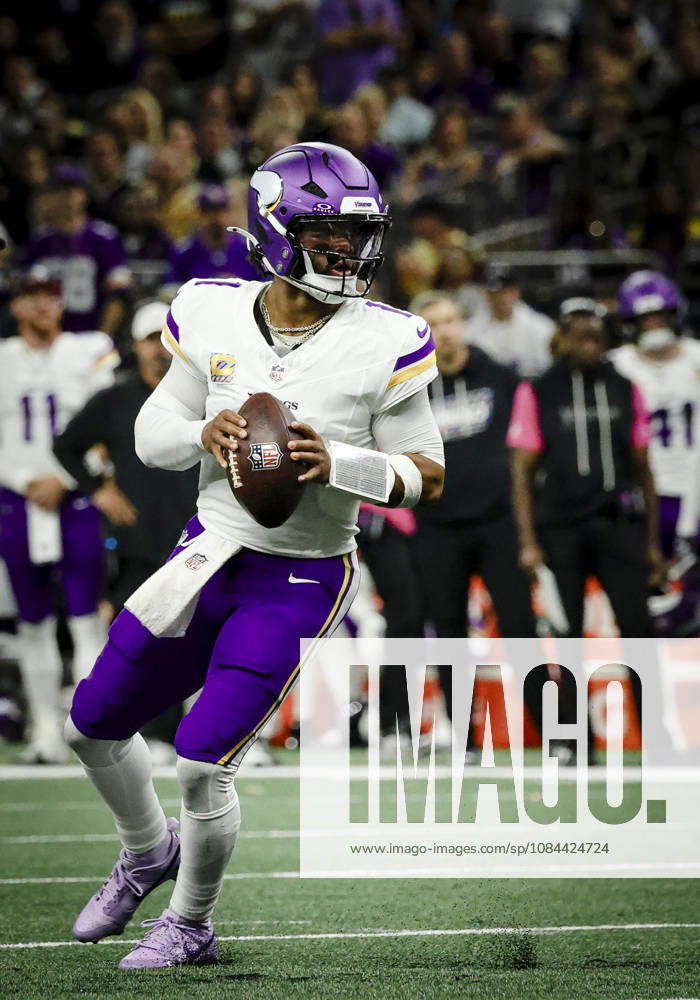 NEW ORLEANS, LA - OCTOBER 11: Kyler Murray 1 of the Minnesota Vikings looks to pass against the New Orleans Saints during the second half of a game at Caesars Superdome on October 11, 2026, in New Orleans, Louisiana. (Photo by Derick Hingle Icon Sportswire) NFL, American Football Herren, USA OCT 11 Vikings at Saints Icon126261011044