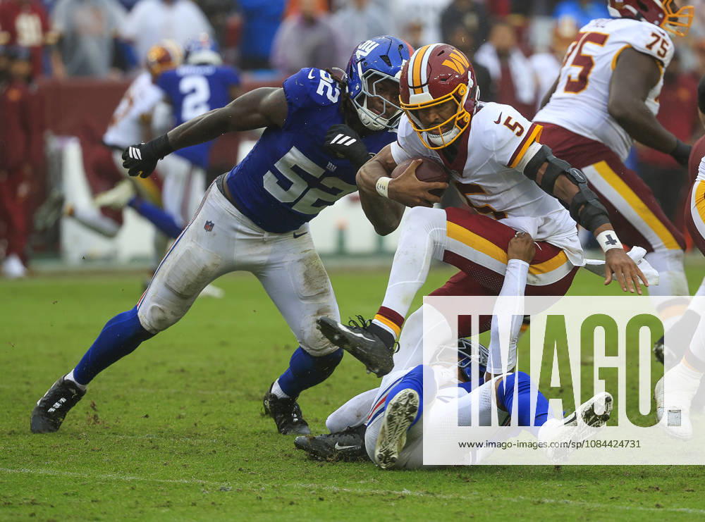 NFL, American Football Herren, USA 2026: Washington Commanders Vs New York Giants OCT 11 October 11, 2026: Washington Commanders QB 5 Jayden Daniels is sacked by New York Giants DB 22 Andru Phillips during the Washington Commanders game against the New York Giants at Northwest Stadium in Landover, MD. Justin Cooper CSM (Credit Image: Â Justin Cooper Cal Media) Landover Md United States of America