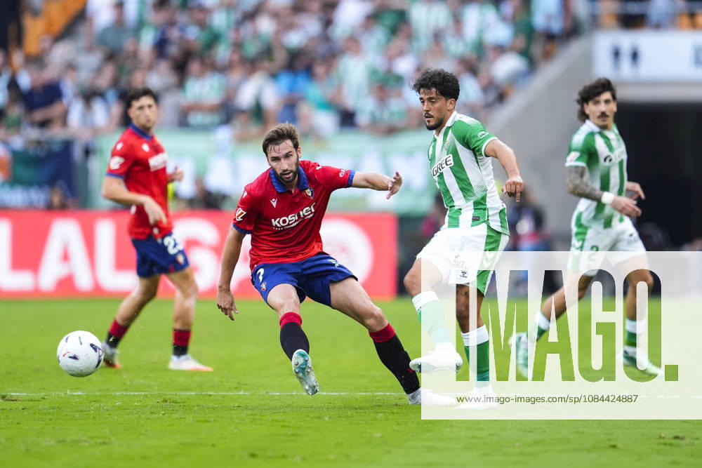 Jon Moncayola of CA Osasuna and Pablo Fornals of Real Betis Balompie in action during the Spanish league, LaLiga EA Sports, football match played between Real Betis and CA Osasuna at La Cartuja stadium on October 11, 2026, in Sevilla, Spain. Sevilla Spain - ZUMAa181 20261011_zaa_a181_258
