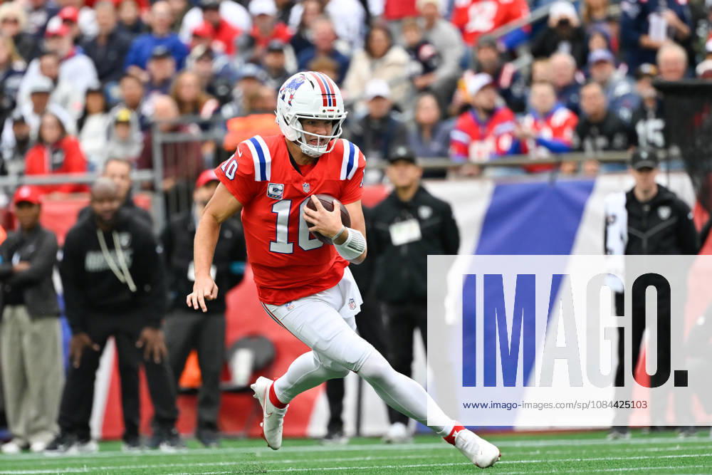 Oct 11, 2026; Foxborough, MA, USA; New England Patriots quarterback Drake Maye (10) runs the ball against the Las Vegas Raiders during the first half at Gillette Stadium. Mandatory Credit: -Cal Media NFL, American Football Herren, USA 2026: Raiders Vs Patriots OCT 11 - ZUMAc04_ 20261011_zma_c04_139