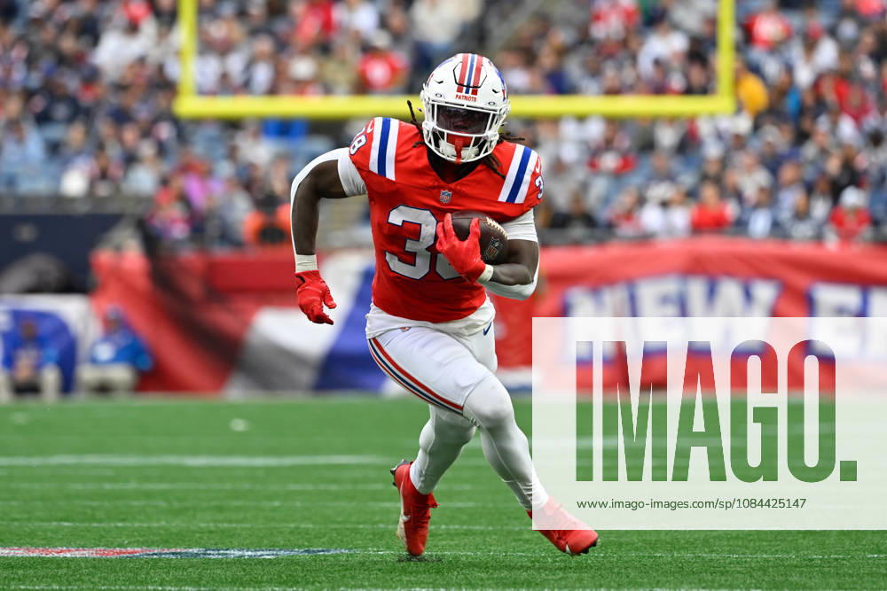 Oct 11, 2026; Foxborough, MA, USA; New England Patriots running back Rhamondre Stevenson (38) runs the ball against the Las Vegas Raiders during the second half at Gillette Stadium. Mandatory Credit: -Cal Media NFL, American Football Herren, USA 2026: Raiders Vs Patriots OCT 11 - ZUMAc04_ 20261011_zma_c04_149