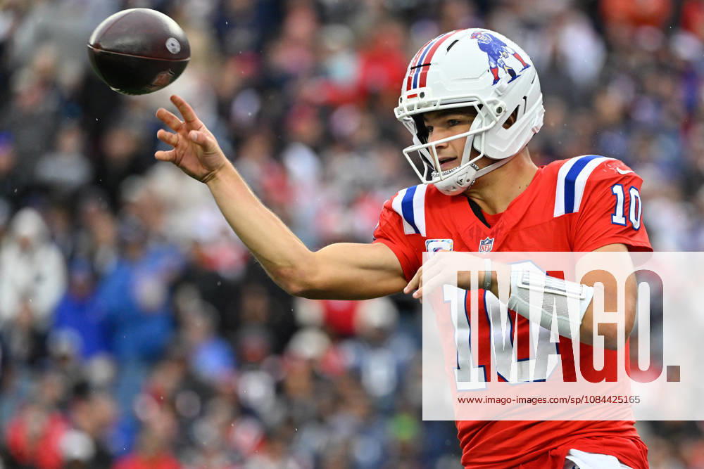 Oct 11, 2026; Foxborough, MA, USA; New England Patriots quarterback Drake Maye (10) throws a pass during the second half against the Las Vegas Raiders at Gillette Stadium. Mandatory Credit: -Cal Media NFL, American Football Herren, USA 2026: Raiders Vs Patriots OCT 11 - ZUMAc04_ 20261011_zma_c04_160
