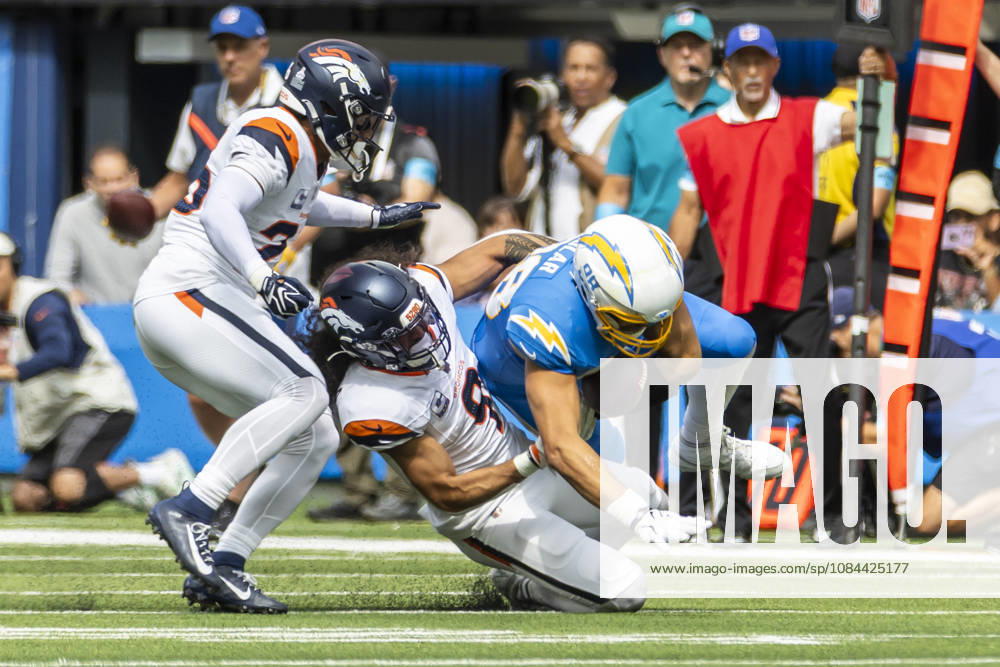 Los Angeles Chargers tight end Charlie Kolar (88) is brought down by Denver Broncos Safety Talanoa Hufanga (9) during an NFL, American Football Herren, USA football game, in Inglewood, Calif. on Sunday Oct. 11, 2026. NHL, Eishockey Herren, USA 2026: LA Chargers Vs Denver Broncos - ZUMAc68_ 20261011_zaf_c68_006