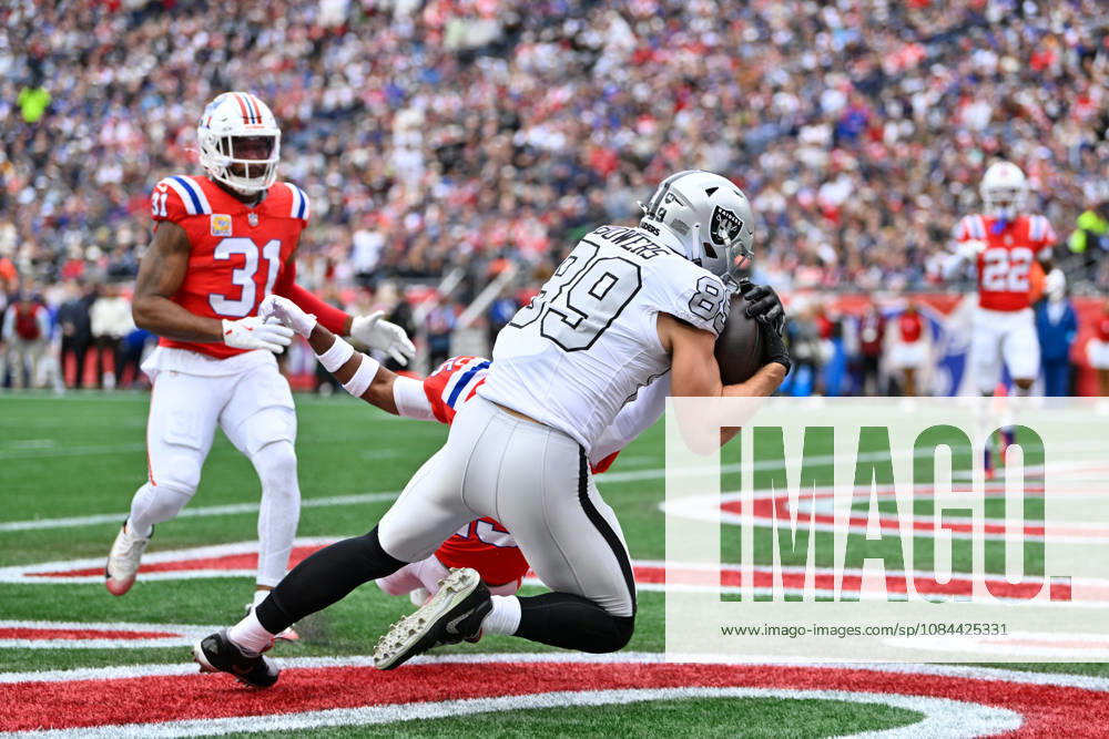 NFL, American Football Herren, USA 2026: Raiders Vs Patriots OCT 11 Oct 11, 2026; Foxborough, MA, USA; Las Vegas Raiders tight end Brock Bowers (89) makes a catch for a touchdown against the New England Patriots during the first half at Gillette Stadium. Mandatory Credit: Eric Canha-Cal Media (Credit Image: Â Eric Canha Cal Sport Media) Foxborough Ma USA