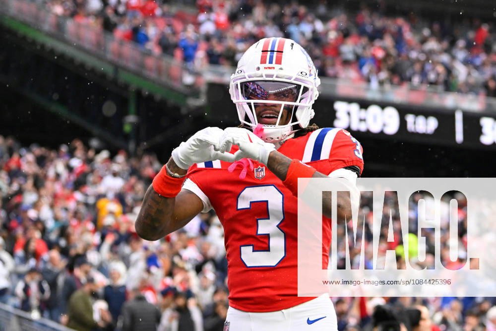 NFL, American Football Herren, USA 2026: Raiders Vs Patriots OCT 11 Oct 11, 2026; Foxborough, MA, USA; New England Patriots wide receiver DeMario Douglas (3) reacts to his touchdown against the Las Vegas Raiders during the second half at Gillette Stadium. Mandatory Credit: Eric Canha-Cal Media (Credit Image: Â Eric Canha Cal Sport Media) Foxborough Ma USA