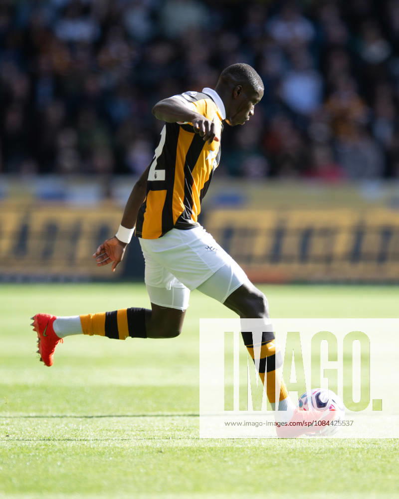Hull City v Everton Premier League Nobel Mendy of Hull City during the Premier League match between Hull City and Everton at the MKM Stadium, Hull. 11 10 2026 UK Newspapers OUT