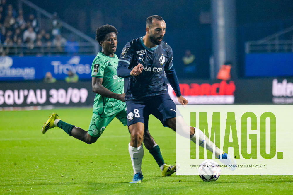 Himad Abdelli (OM) Dermane Karim (ESTAC Troyes)