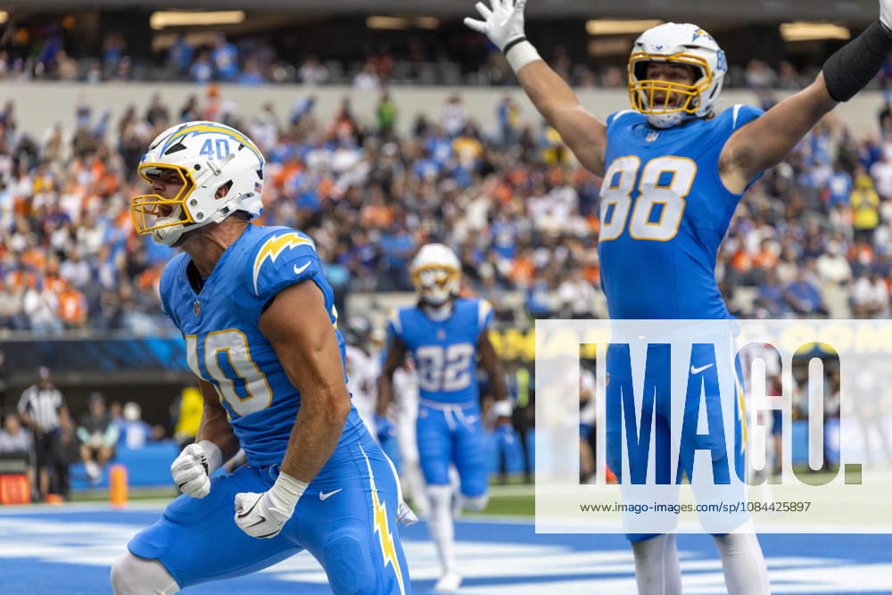 Los Angeles Chargers safety Kendall Williamson (40) celebrates after scoring a touchdown against Denver Broncos during an NFL, American Football Herren, USA football game, in Inglewood, Calif. on Sunday Oct. 11, 2026. NHL, Eishockey Herren, USA 2026: LA Chargers Vs Denver Broncos - ZUMAc68_ 20261011_zaf_c68_015