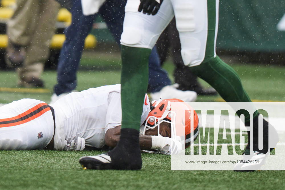 Oct 11, 2026; East Rutherford, NJ, USA; Cleveland Browns wide receiver KC Concepcion Jr. (1) lays on the field after getting hit during an NFL, American Football Herren, USA game against the New York Jets at MetLife Stadium. Mandatory Credit: -Cal Media East Rutherford USA - ZUMAc04_ 20261011_zma_c04_039