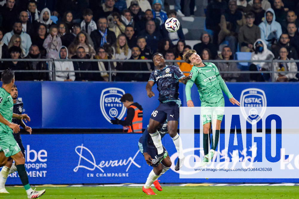 Lucas Maronnier (ESTAC Troyes) Tochukwu Nnadi (OM)