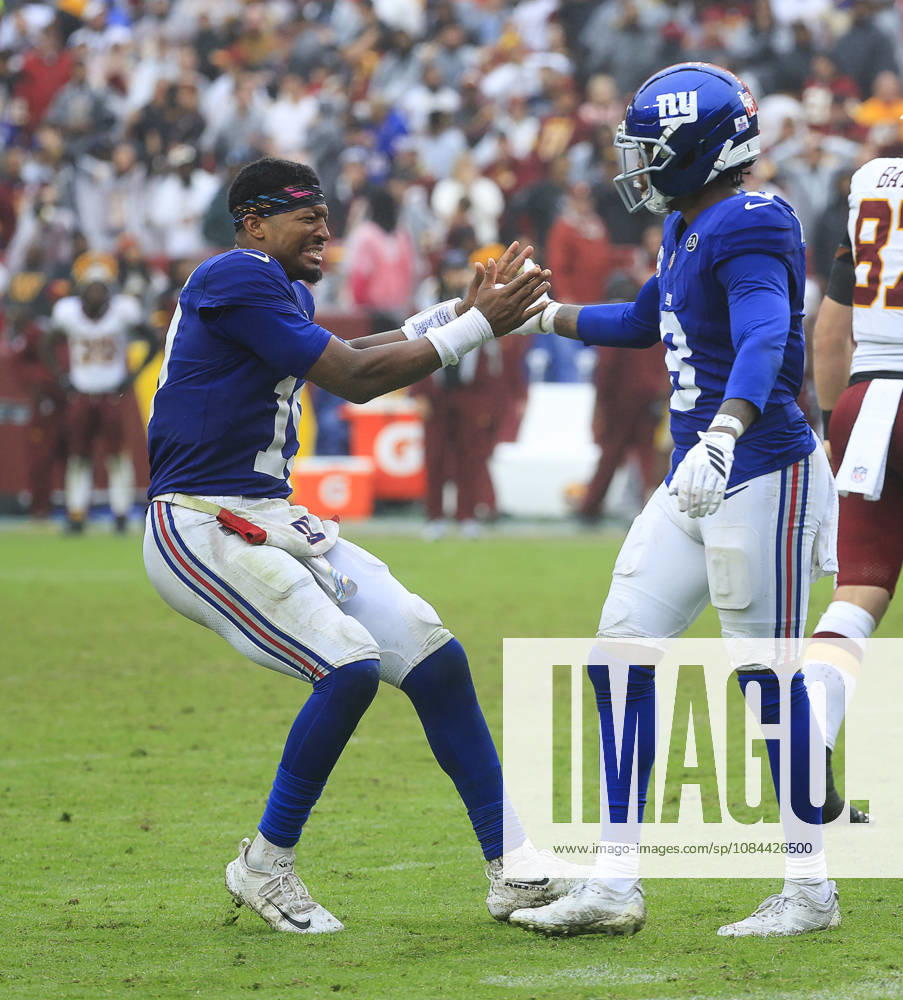 New York Giants QB 19 Jameis Winston celebrates their tie with New York Giants SAF 8 Jevon Holland after the Washington Commanders game against the New York Giants at Northwest Stadium in Landover, MD. CSM NFL, American Football Herren, USA 2026: Washington Commanders Vs New York Giants OCT 11 - ZUMAc04_ 20261011_zma_c04_190